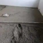 Preverjanje ravni strojnega estriha vodno tehtnico